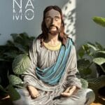 Jesús maestro meditando cerámica gris azul tienda online Colombia